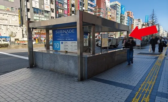 番階段からサブナードへご入店ください。